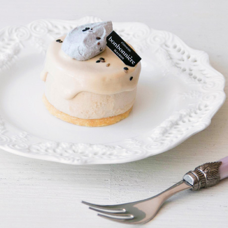 ヘルシーな豆乳と風味豊かなほうじ茶のムース「豆乳のほうじ茶ムース」