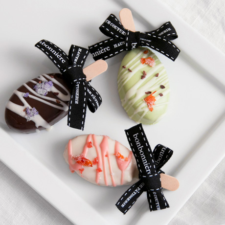 しっとりとしたフィナンシェをチョコレートで仕上げた「フィナンシェバー」