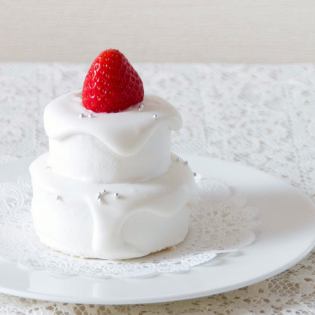 ウエディングをイメージした幸せを運ぶショートケーキ「プティウエディング」